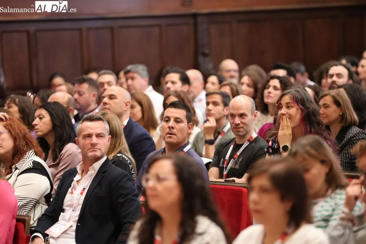 El Paraninfo acoge el reencuentro de los antiguos alumnos de la USAL 20 y 25 años después | FOTOS: David Sañudo 