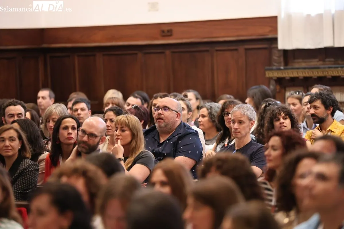 El Paraninfo acoge el reencuentro de los antiguos alumnos de la USAL 20 y 25 años después | FOTOS: David Sañudo 