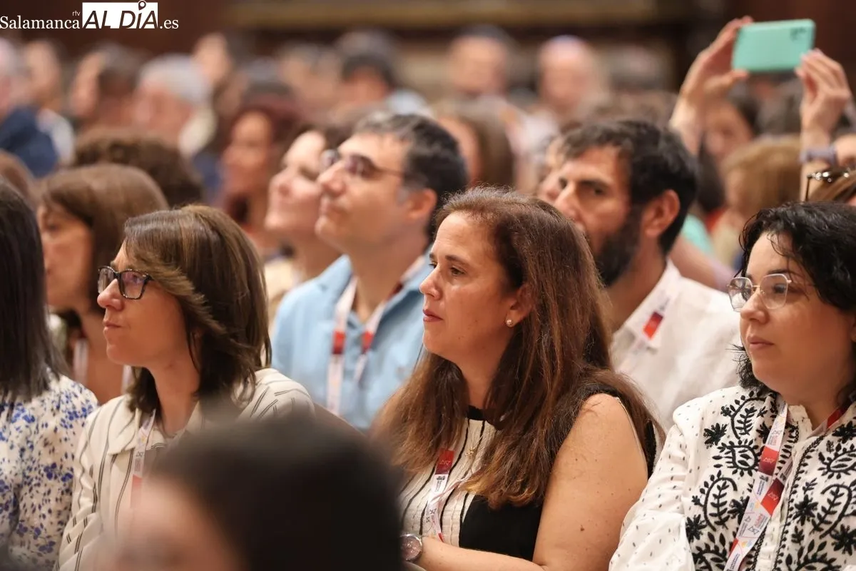 El Paraninfo acoge el reencuentro de los antiguos alumnos de la USAL 20 y 25 años después | FOTOS: David Sañudo 