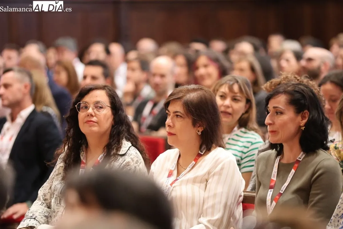 El Paraninfo acoge el reencuentro de los antiguos alumnos de la USAL 20 y 25 años después | FOTOS: David Sañudo 