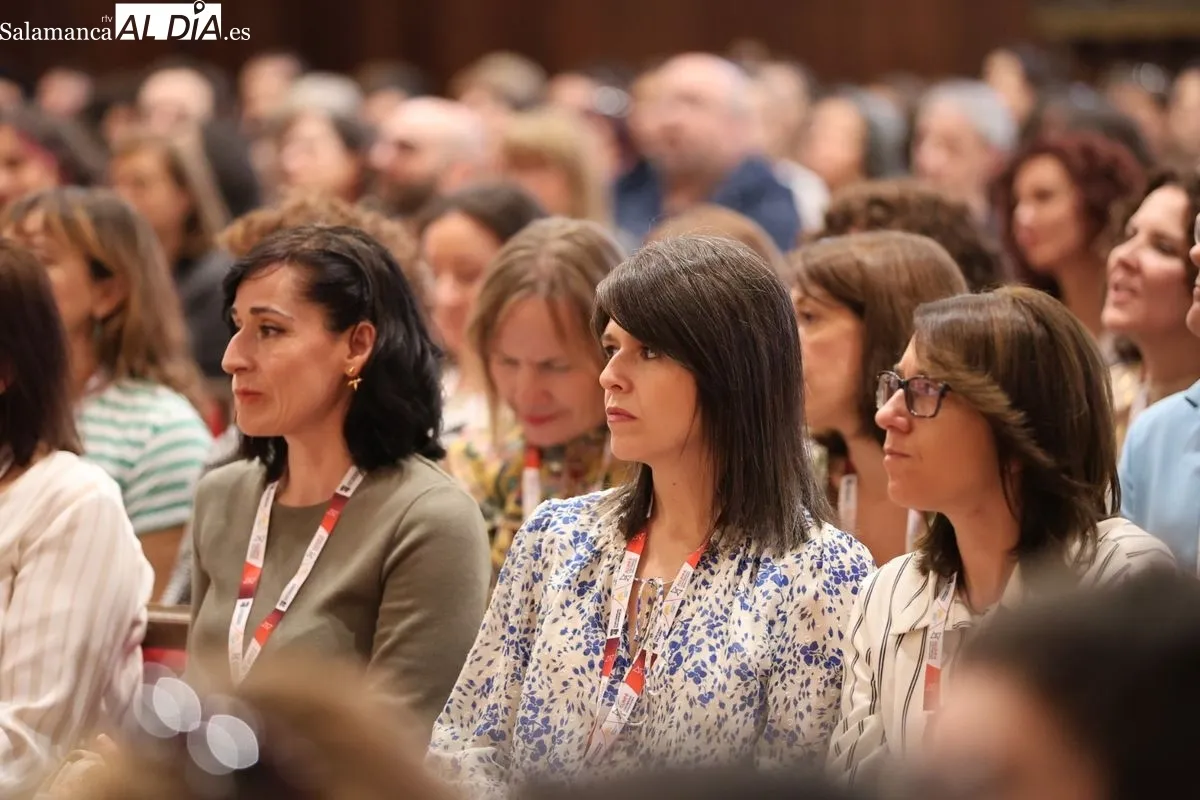 El Paraninfo acoge el reencuentro de los antiguos alumnos de la USAL 20 y 25 años después | FOTOS: David Sañudo 