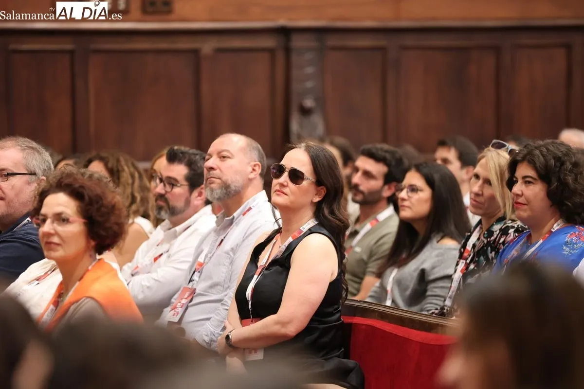El Paraninfo acoge el reencuentro de los antiguos alumnos de la USAL 20 y 25 años después | FOTOS: David Sañudo 