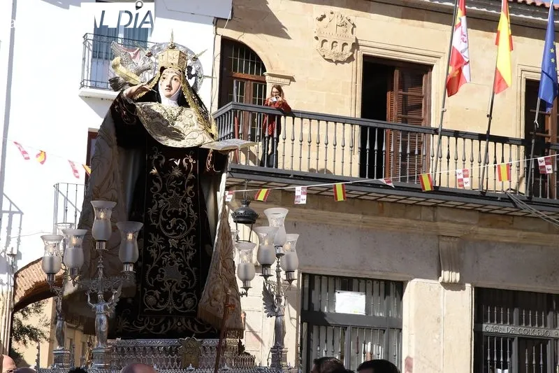 Foto 13 - Santa Teresa abandona la clausura para iniciar ocho d&iacute;as de fiesta y devoci&oacute;n en Alba de Tormes