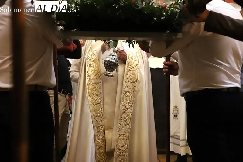 Foto 5 - Santa Teresa abandona la clausura para iniciar ocho d&iacute;as de fiesta y devoci&oacute;n en Alba de Tormes