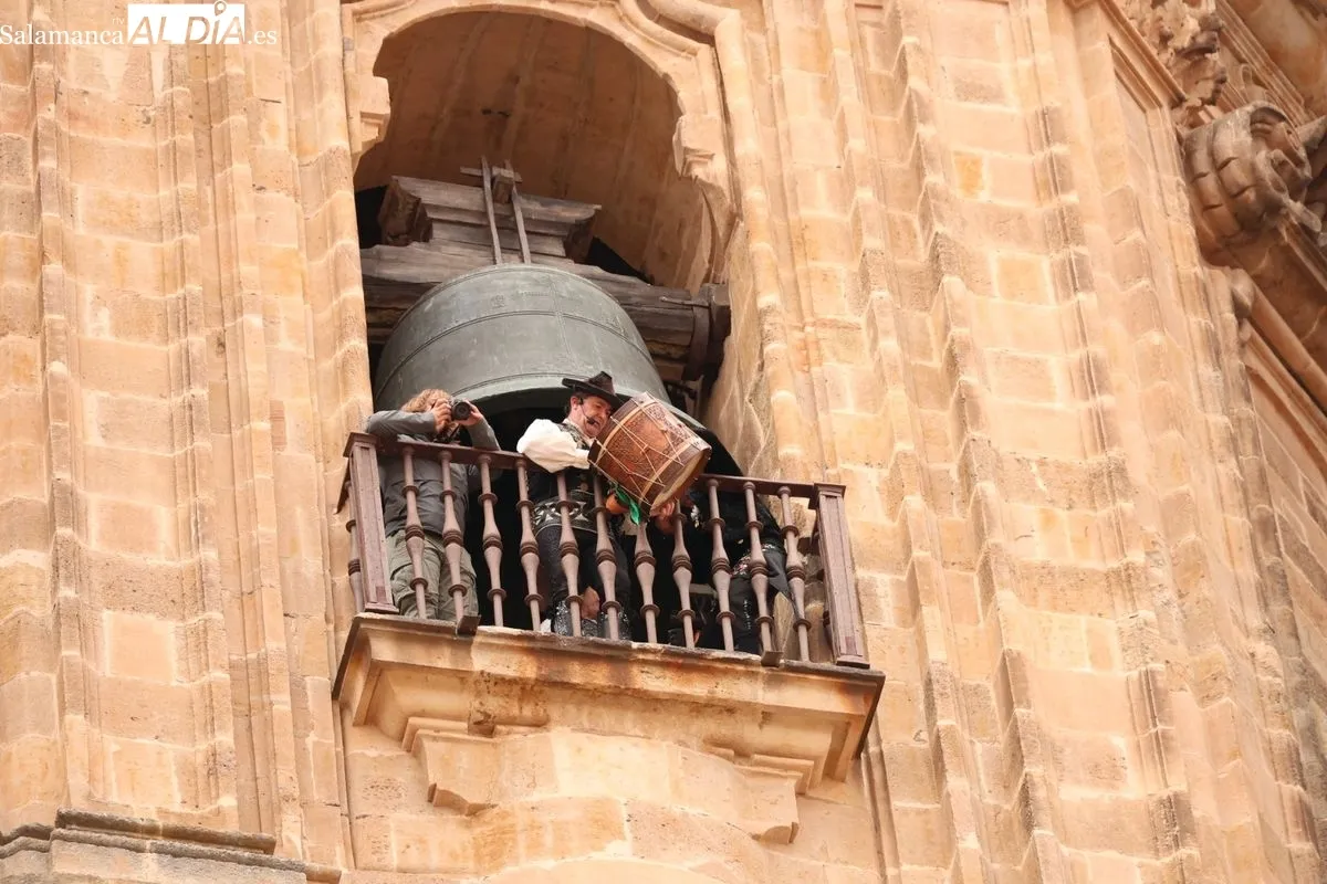 El Mariquelo corona la Catedral en su 39ª ascensión por el párkinson y el cáncer. Foto de David Sañudo