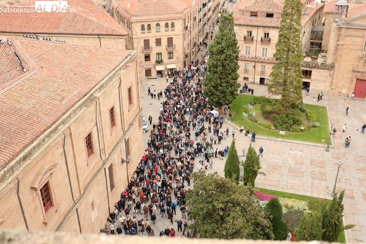 El Mariquelo corona la Catedral en su 39ª ascensión por el párkinson y el cáncer. Foto de David Sañudo