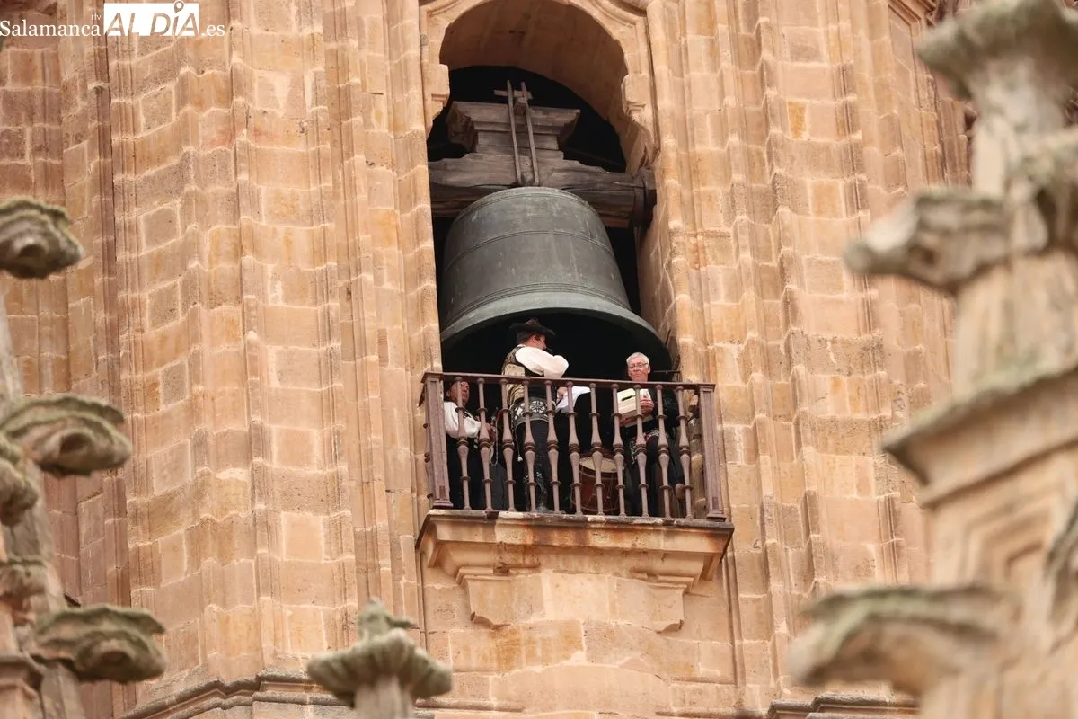 El Mariquelo corona la Catedral en su 39ª ascensión por el párkinson y el cáncer. Foto de David Sañudo