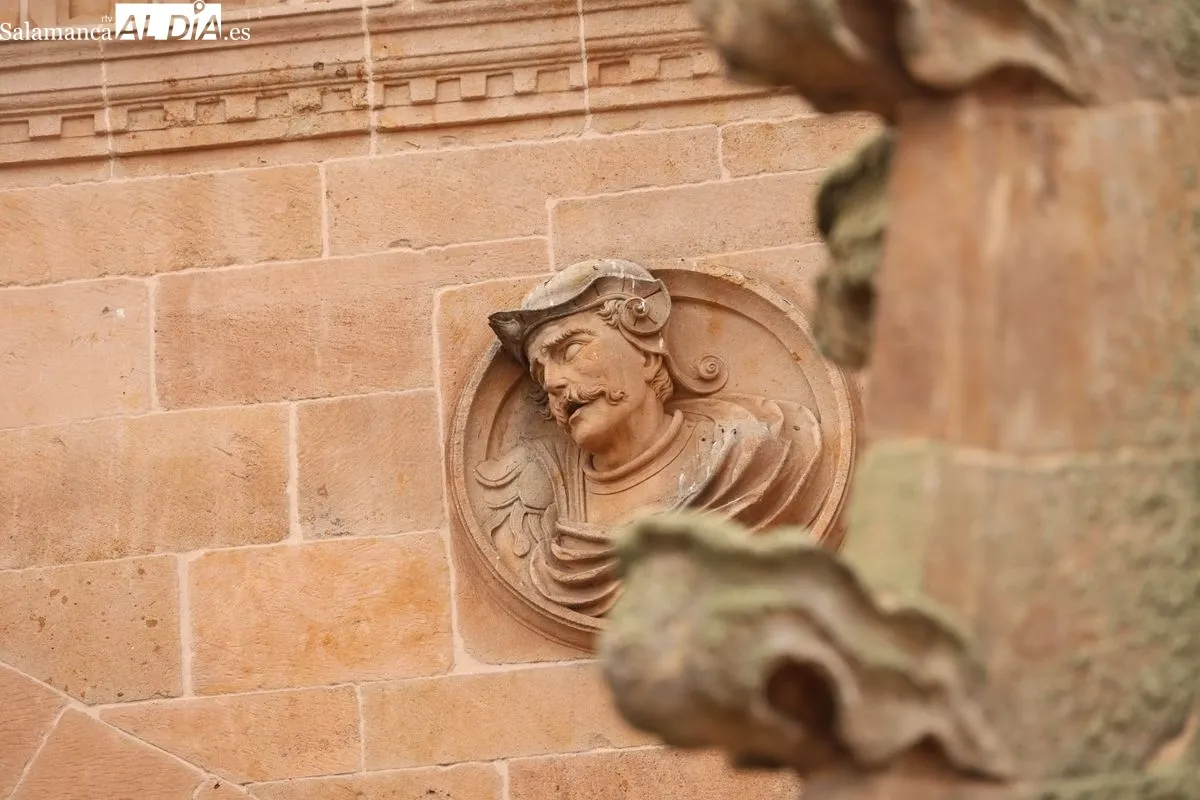 El Mariquelo corona la Catedral en su 39ª ascensión por el párkinson y el cáncer. Foto de David Sañudo