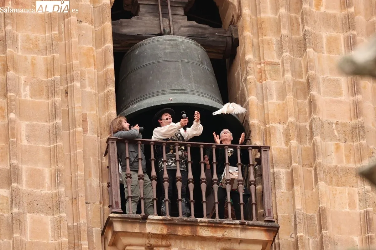 El Mariquelo corona la Catedral en su 39ª ascensión por el párkinson y el cáncer. Foto de David Sañudo