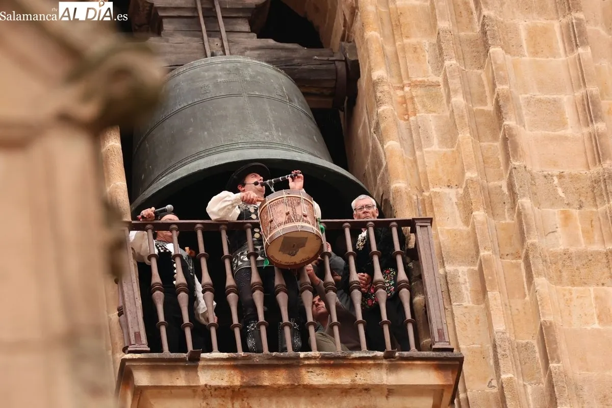 El Mariquelo corona la Catedral en su 39ª ascensión por el párkinson y el cáncer. Foto de David Sañudo