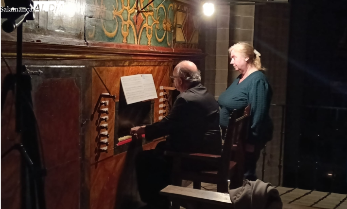 El organista belga Frank Heye deleita en Lumbrales con Los Sonidos Centenarios