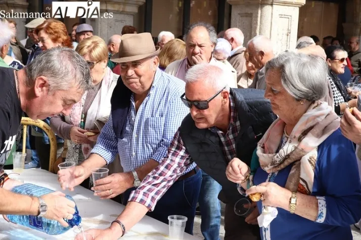 De la misa charra a la m&uacute;sica de DJ en el d&iacute;a grande de los mayores | Imagen 1