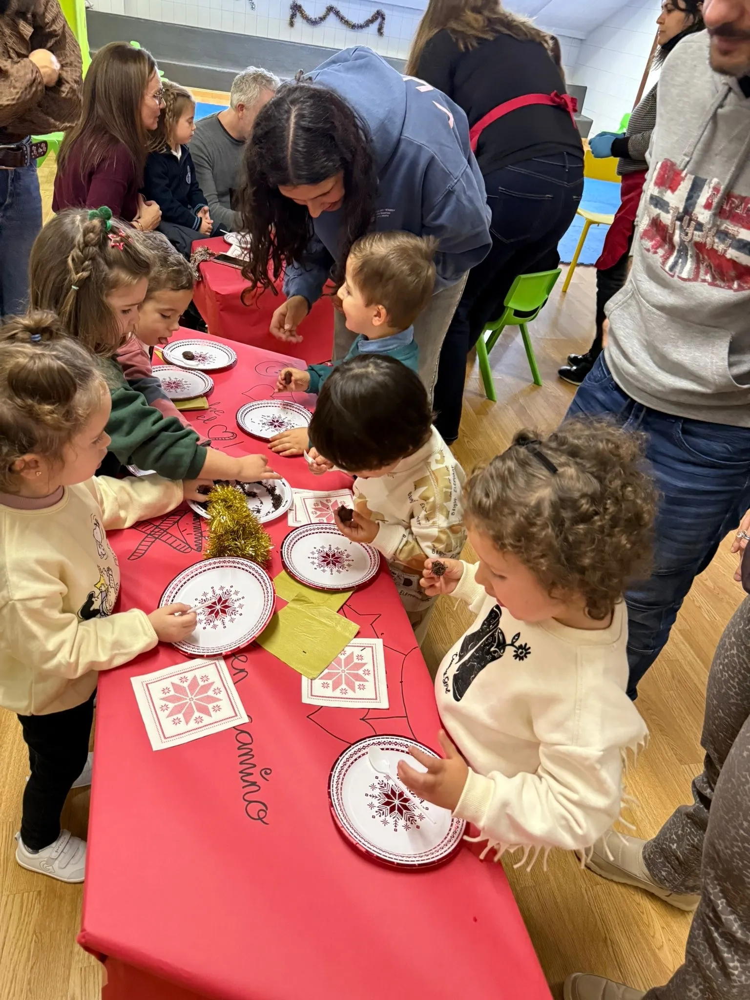 Foto 7 - El Colegio Sant&iacute;sima Trinidad celebra un taller de dulces para familias con ni&ntilde;os de 1 a 3 a&ntilde;os