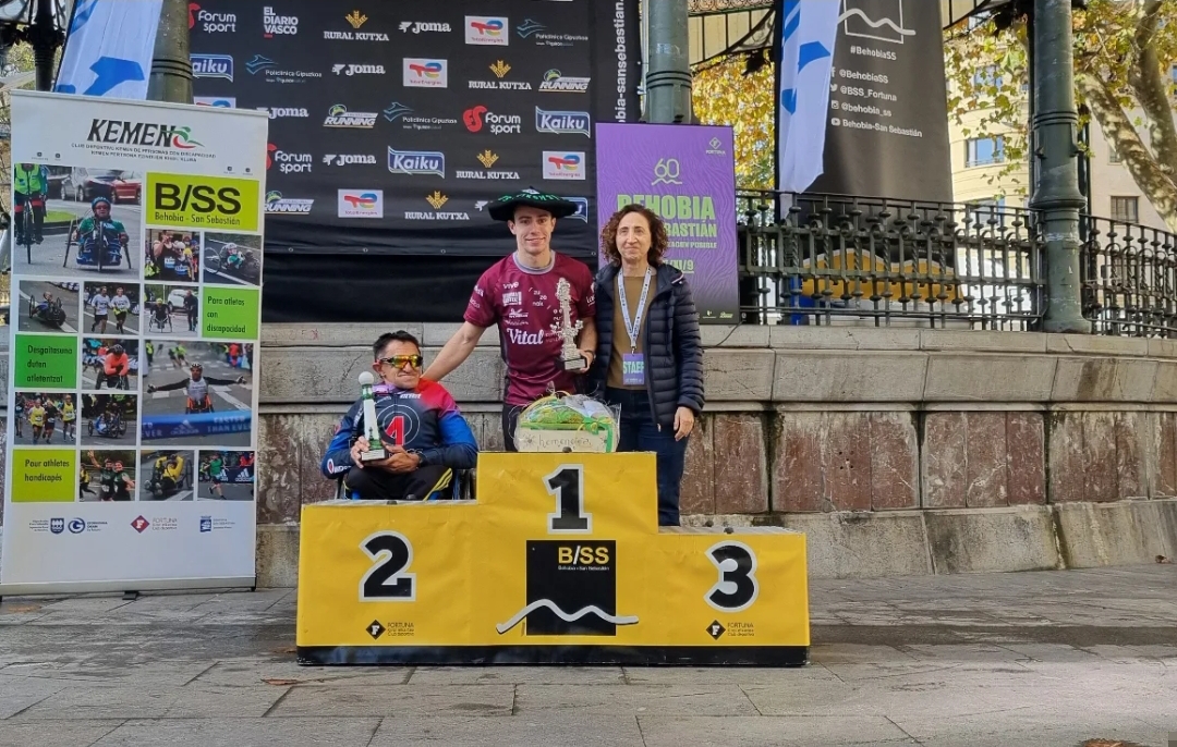 Vicente Martín, segundo en la Behobia San Sebastián en silla de atletismo