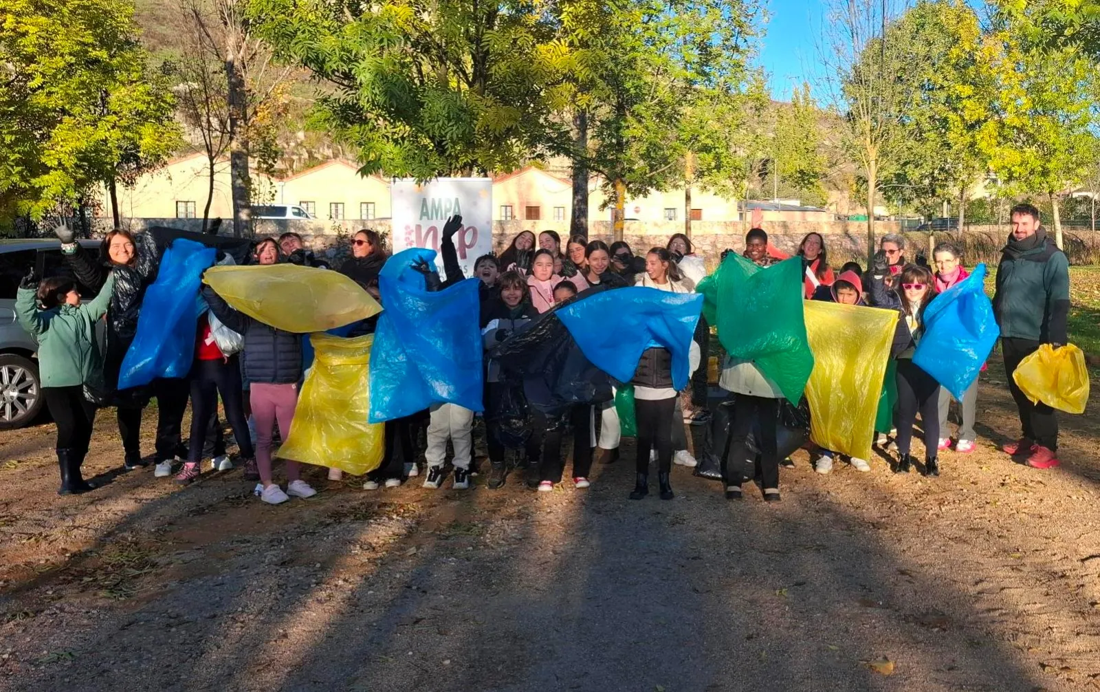 Foto 5 - El Parador suma al Grupo Antorcha y a la AMPA de Misioneras a su nueva recogida de basuraleza