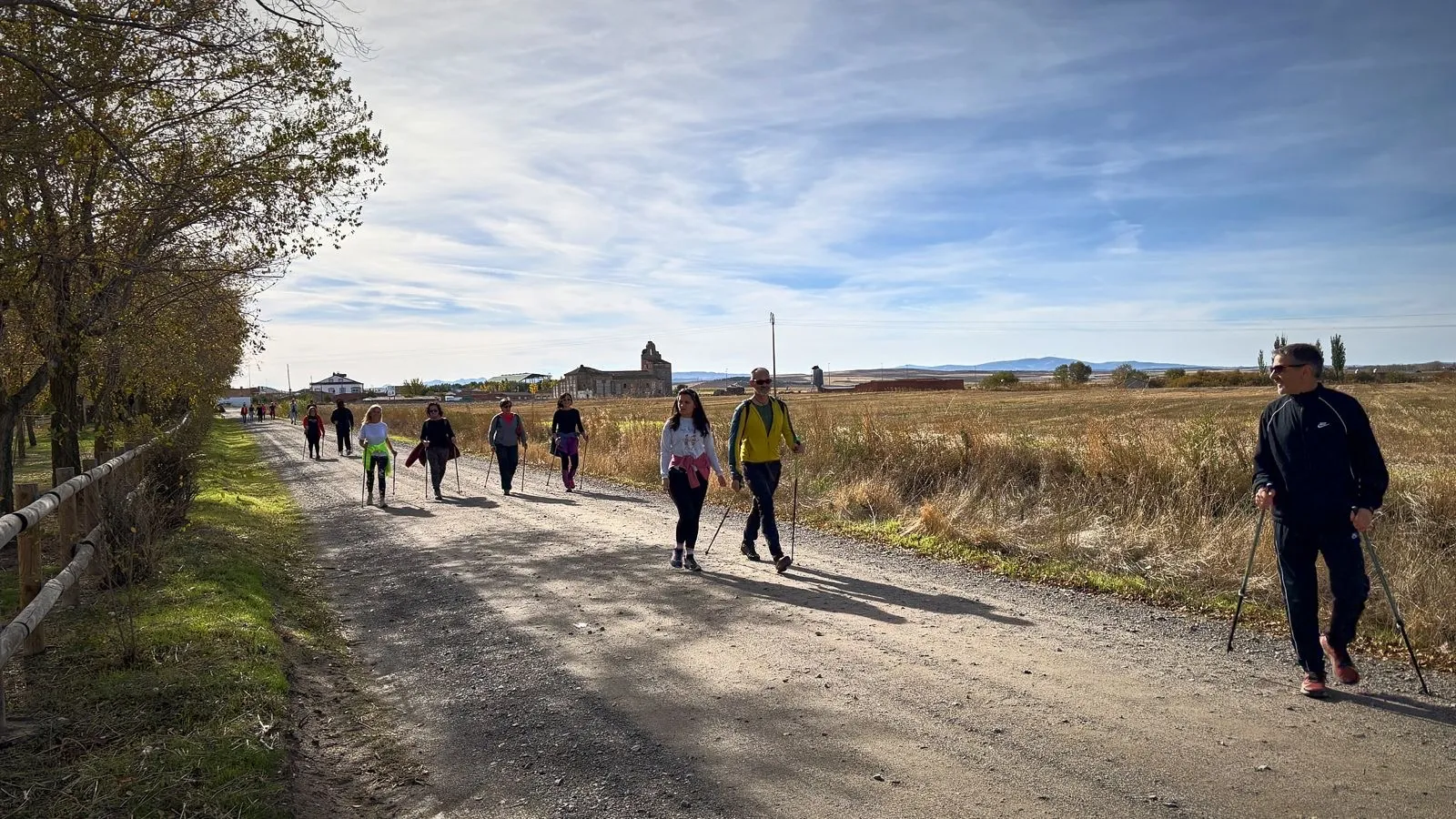 Foto 7 - Pe&ntilde;aranda apuesta por la salud y el deporte en la naturaleza con una jornada de marcha n&oacute;rdica en El Oso (&Aacute;vila)