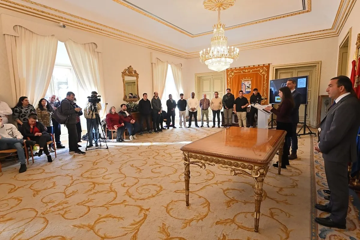 El Ayuntamiento de Salamanca y la Junta de Castilla y León han entregado los diplomas a los participantes de los programas mixtos 'Alto de los Montalvos' y 'Carmen Martín Gaite'