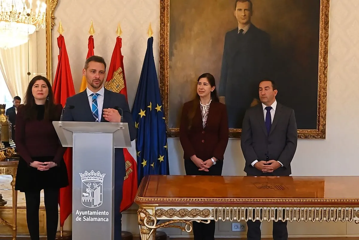 El Ayuntamiento de Salamanca y la Junta de Castilla y León han entregado los diplomas a los participantes de los programas mixtos 'Alto de los Montalvos' y 'Carmen Martín Gaite'