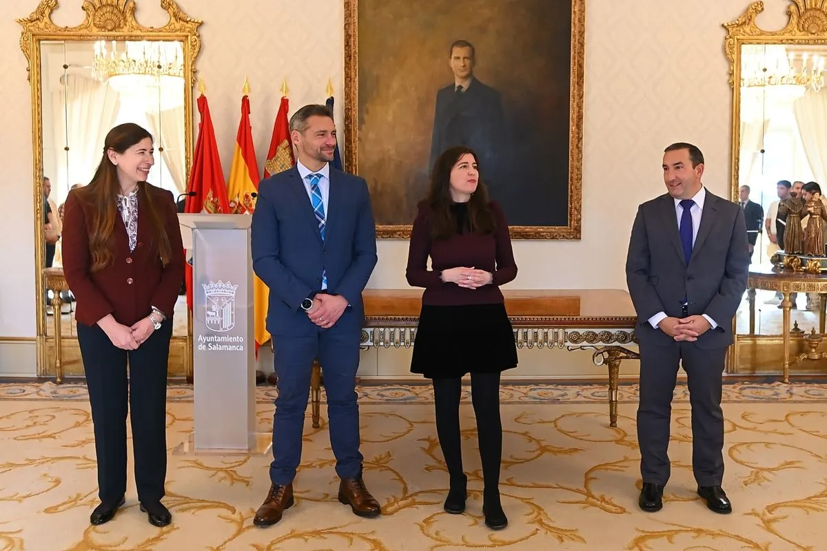 El Ayuntamiento de Salamanca y la Junta de Castilla y León han entregado los diplomas a los participantes de los programas mixtos 'Alto de los Montalvos' y 'Carmen Martín Gaite'