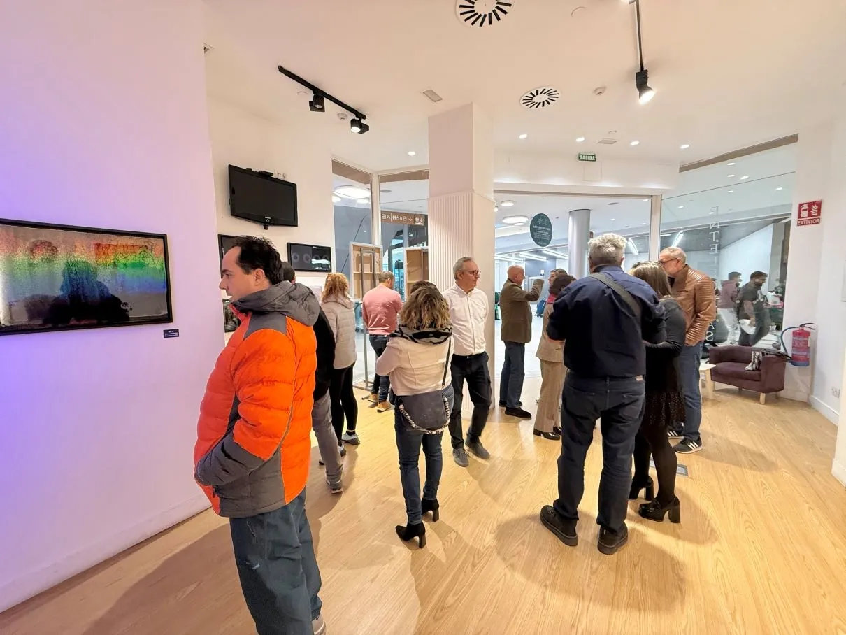 Imágenes de la exposición en el Centro Comercial El Tormes