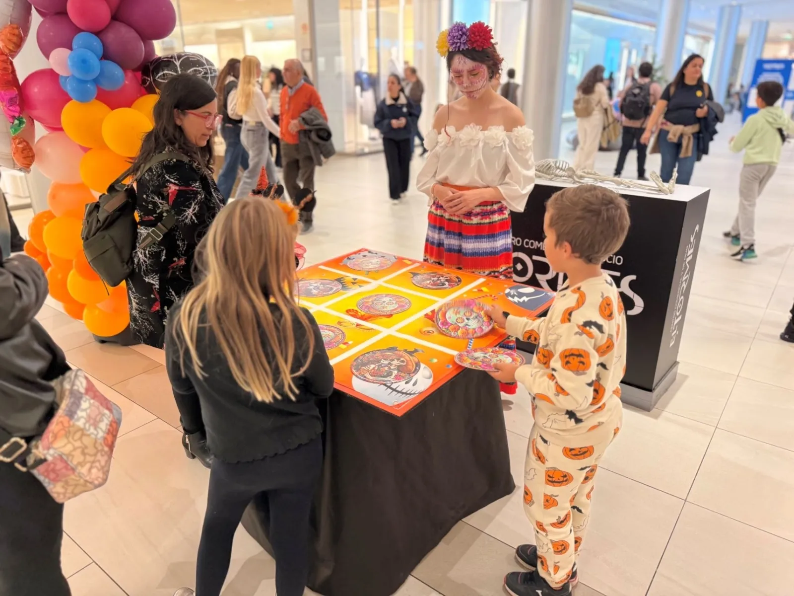 Foto 4 - FOTOS | M&aacute;s de 40.000 visitantes en el Halloween de El Tormes inspirado en el D&iacute;a de Muertos