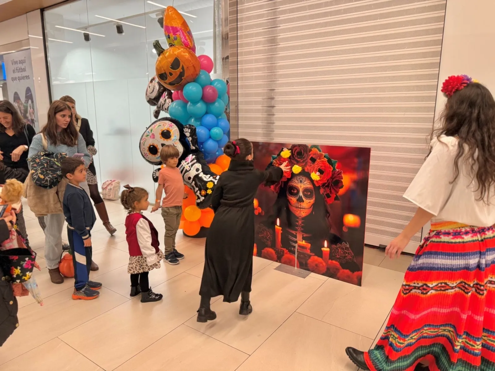 Foto 5 - FOTOS | M&aacute;s de 40.000 visitantes en el Halloween de El Tormes inspirado en el D&iacute;a de Muertos