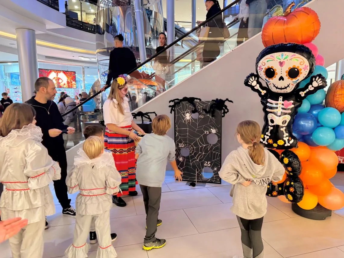 Foto 8 - FOTOS | M&aacute;s de 40.000 visitantes en el Halloween de El Tormes inspirado en el D&iacute;a de Muertos