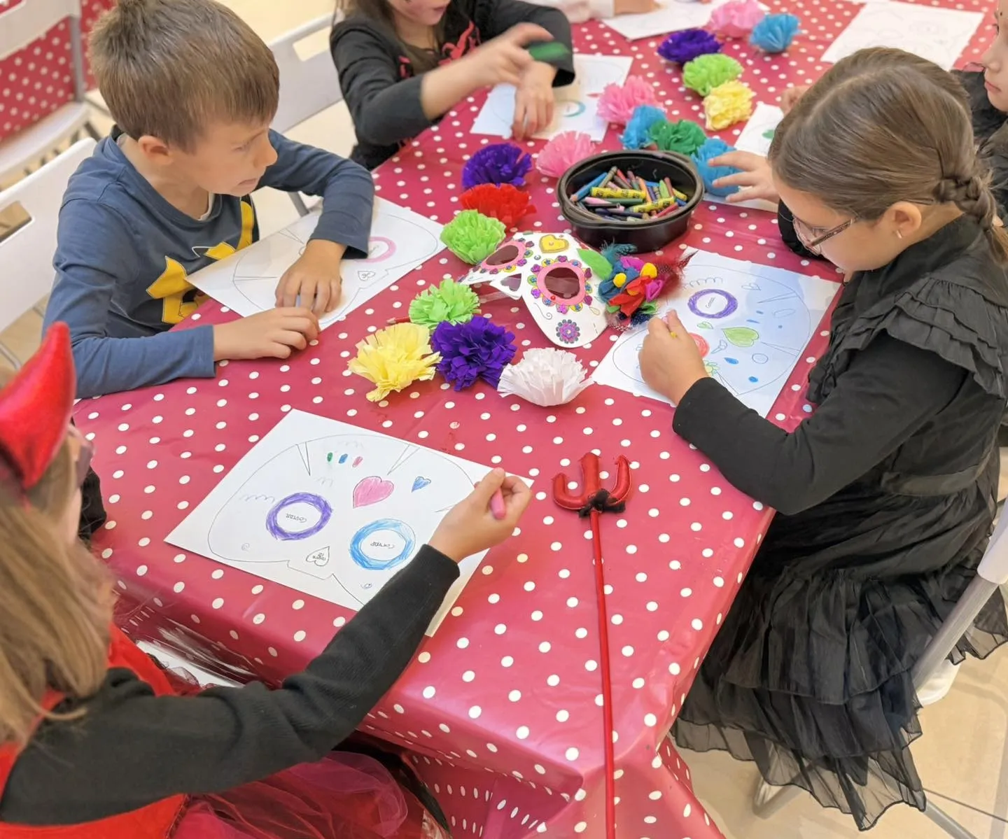 Foto 10 - FOTOS | M&aacute;s de 40.000 visitantes en el Halloween de El Tormes inspirado en el D&iacute;a de Muertos