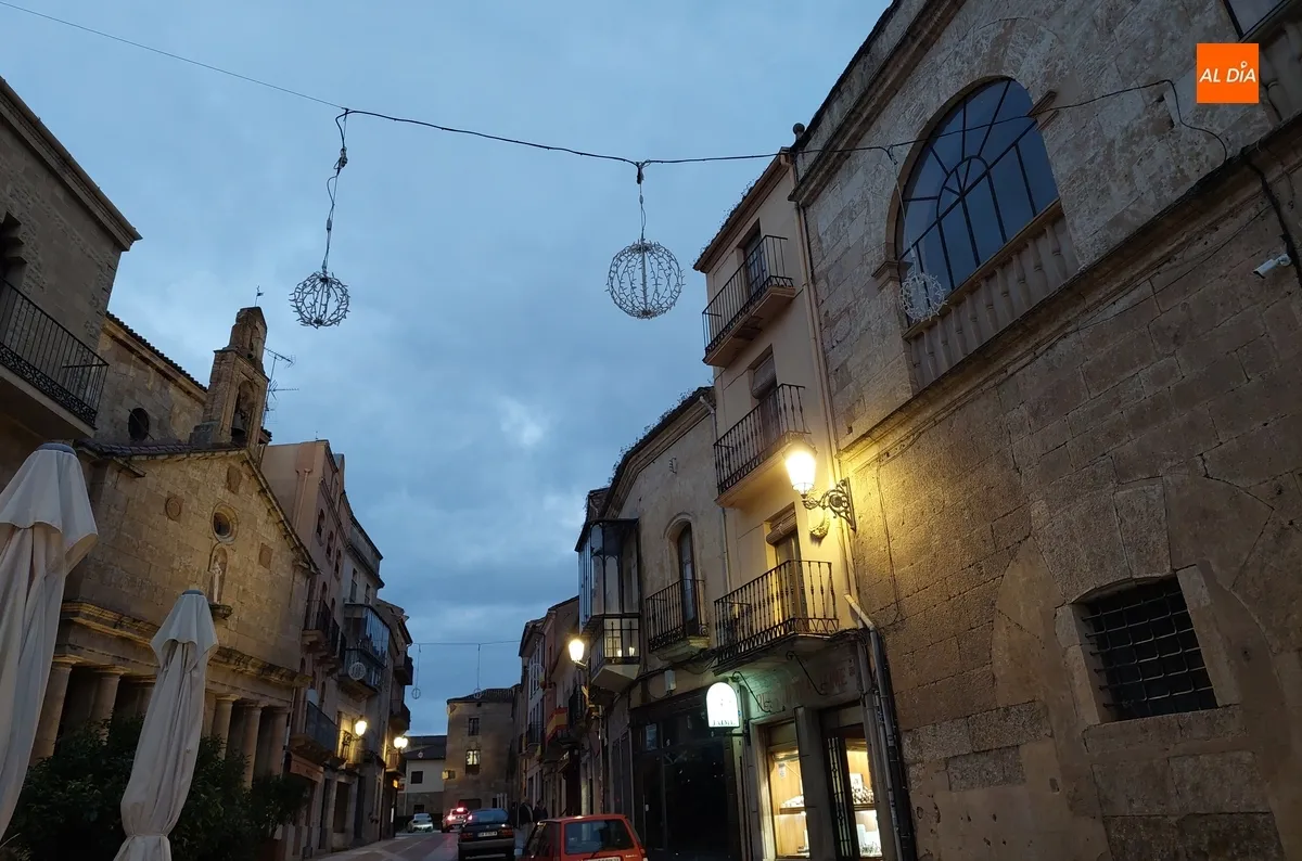Foto 4 - En marcha el montaje del alumbrado navide&ntilde;o de Ciudad Rodrigo