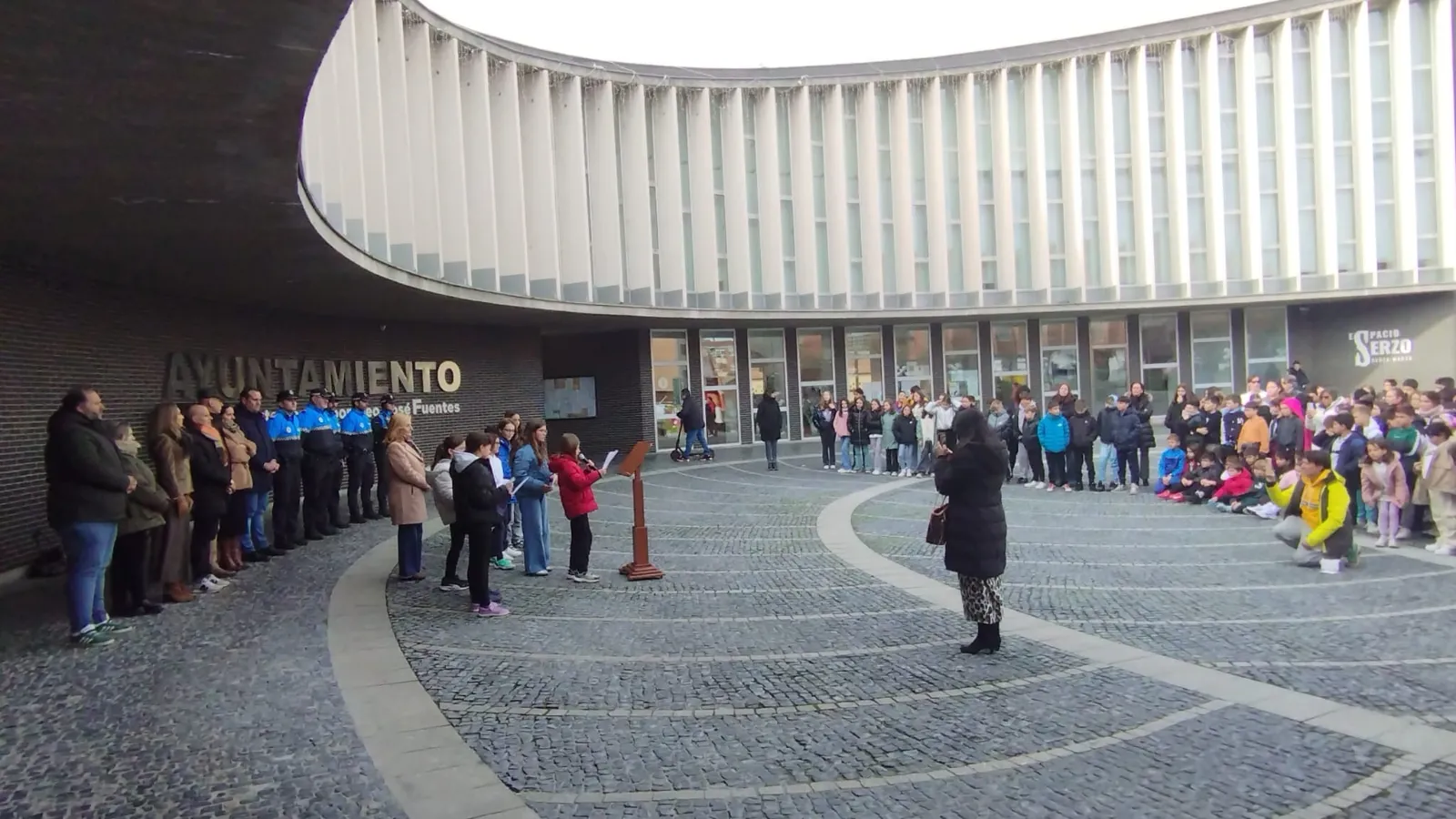 Los escolares de Santa Marta alzan la voz contra la violencia de género en el manifiesto del 25N