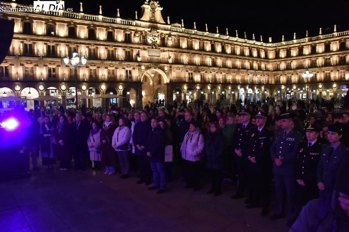Acto en la Plaza Mayor organizado por el Ayuntamiento con motivo del 25N. Foto: Toni Sánchez