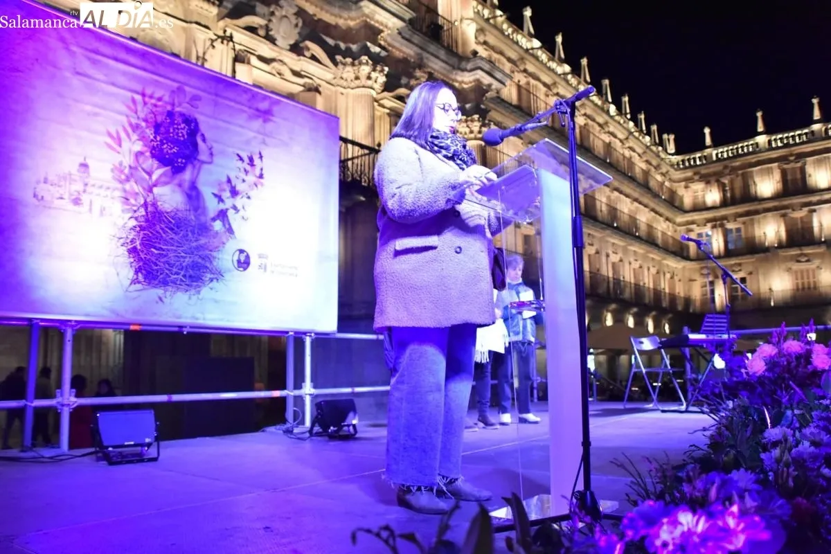Acto en la Plaza Mayor organizado por el Ayuntamiento con motivo del 25N. Foto: Toni Sánchez