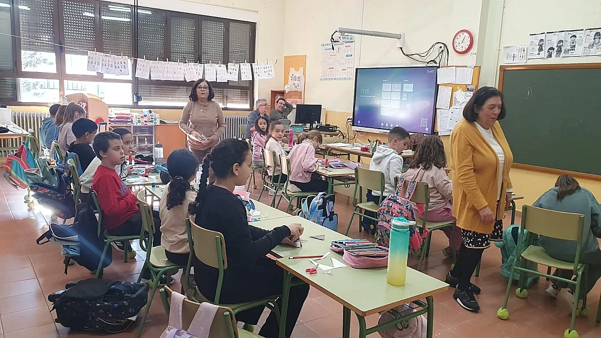 Actividades conjuntas entre alumnos, antiguas y futuras maestras del Centro