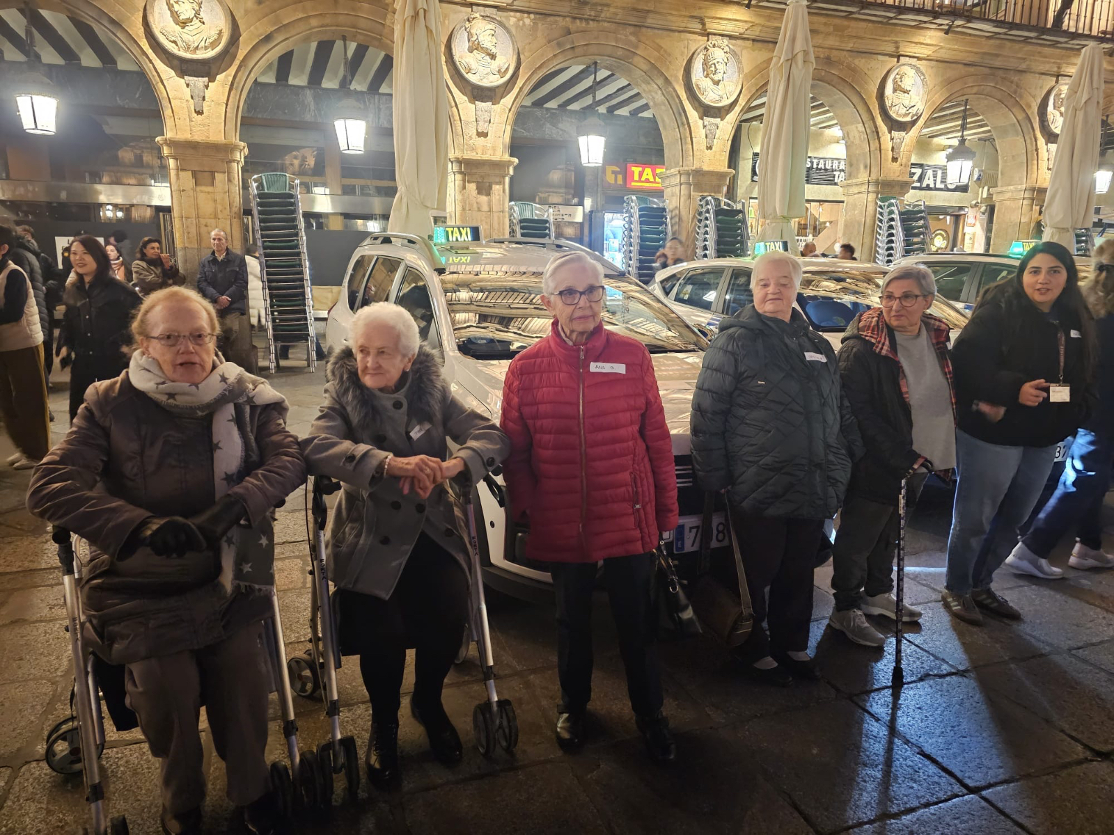 Taxis de Salamanca llevan gratis a mayores a ver las luces