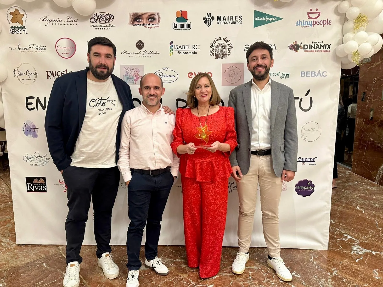 Foto 5 - AERSCyL premia al Ayuntamiento de Pe&ntilde;aranda por su apoyo a la asociaci&oacute;n y la solidaridad