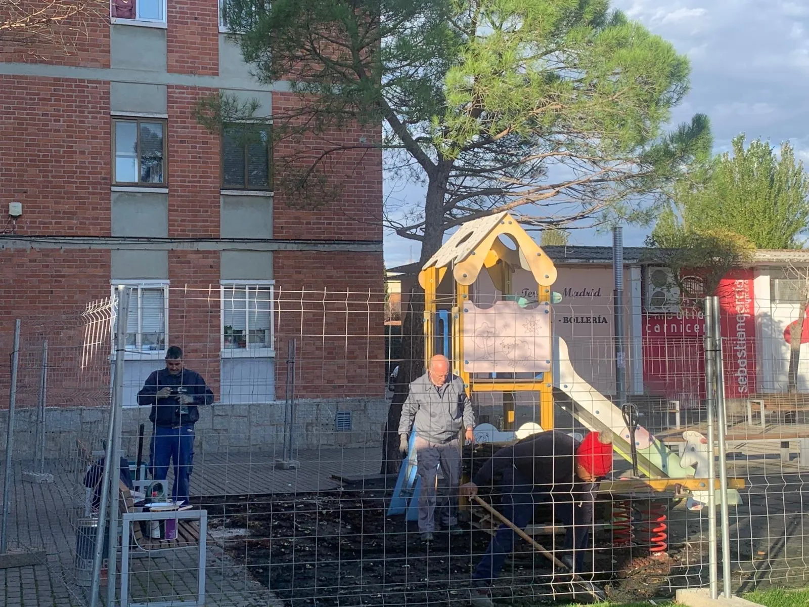 Foto 3 - El Ayuntamiento inicia los trabajos de reparaci&oacute;n y mejora del  Parque Jos&eacute; S&aacute;nchez Borrego