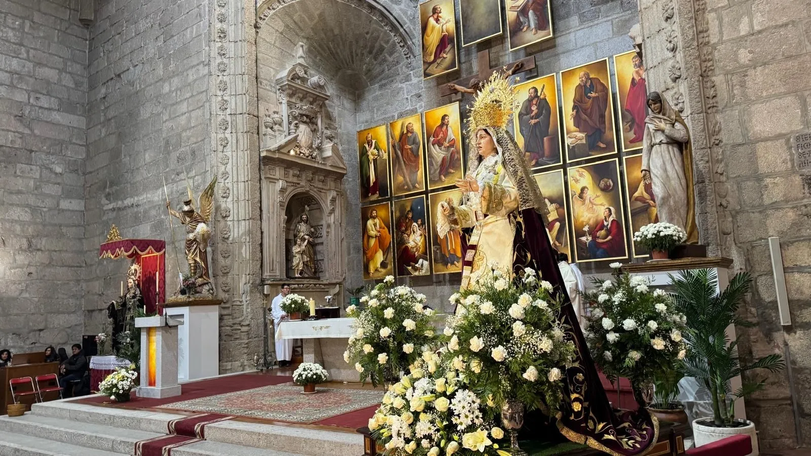 Foto 5 - Devoci&oacute;n y emoci&oacute;n en el d&iacute;a grande de Nuestra Se&ntilde;ora de las L&aacute;grimas