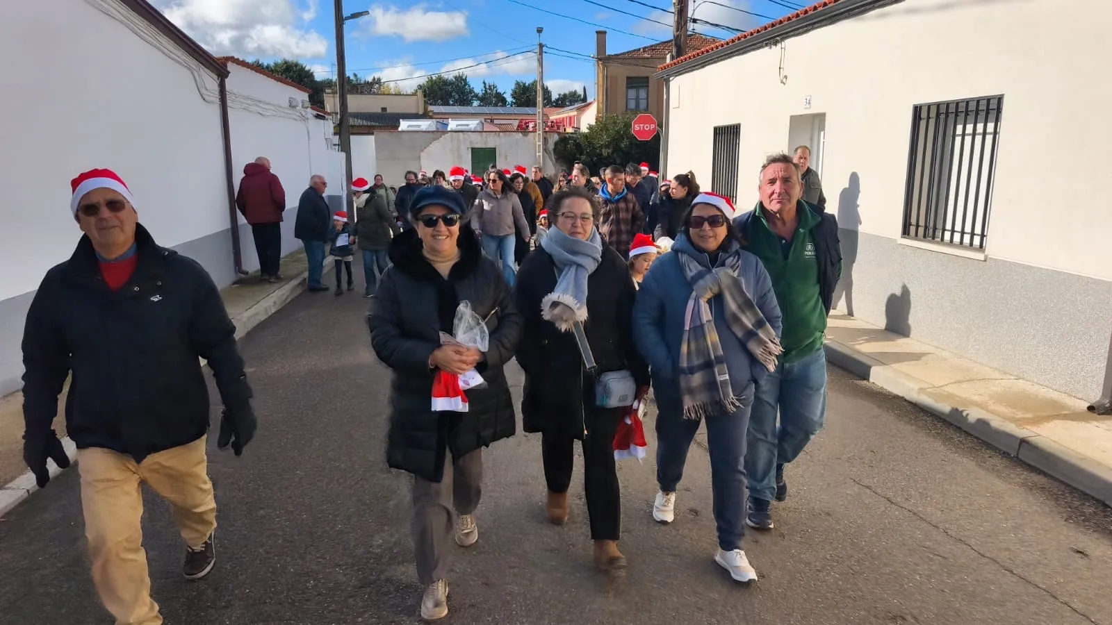 Foto 11 - Babilafuente se vuelca de manera masiva con La Sonrisa de M4r&iacute;a participando en la Marcha ben&eacute;fica y el Mercado Navide&ntilde;o