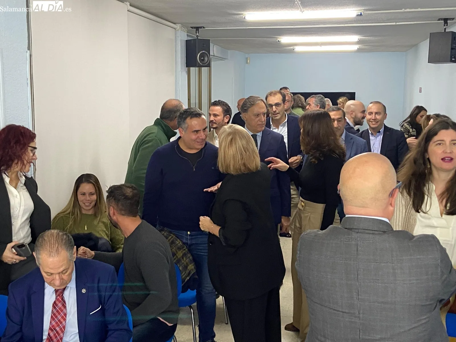 La consejera de Industria, Comercio y Empleo, Leticia García, y el presidente del Partido Popular de Salamanca, Carlos García Carbayo, en un acto por el empleo y los autónomos | FOTOS: Vanesa Martins