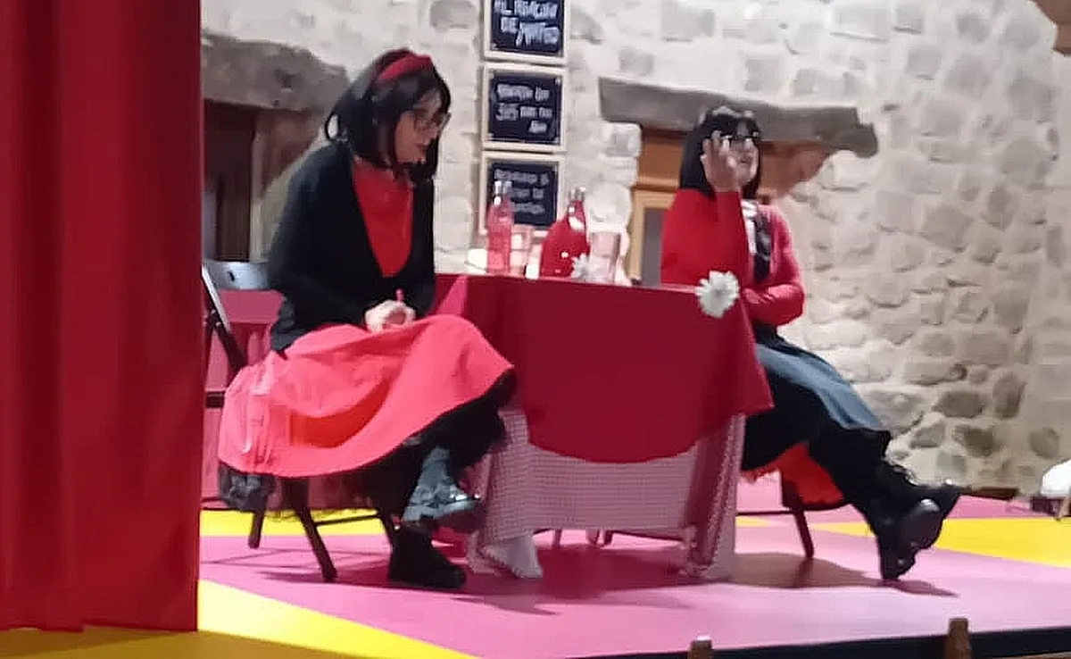 Taller de sensibilización en Cipérez con la obra de teatro 'Si tú me dices ven, no llegues tarde