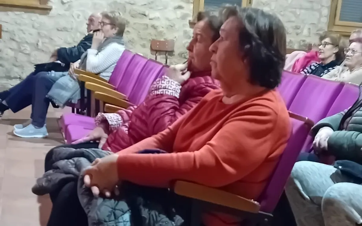 Taller de sensibilización en Cipérez con la obra de teatro 'Si tú me dices ven, no llegues tarde