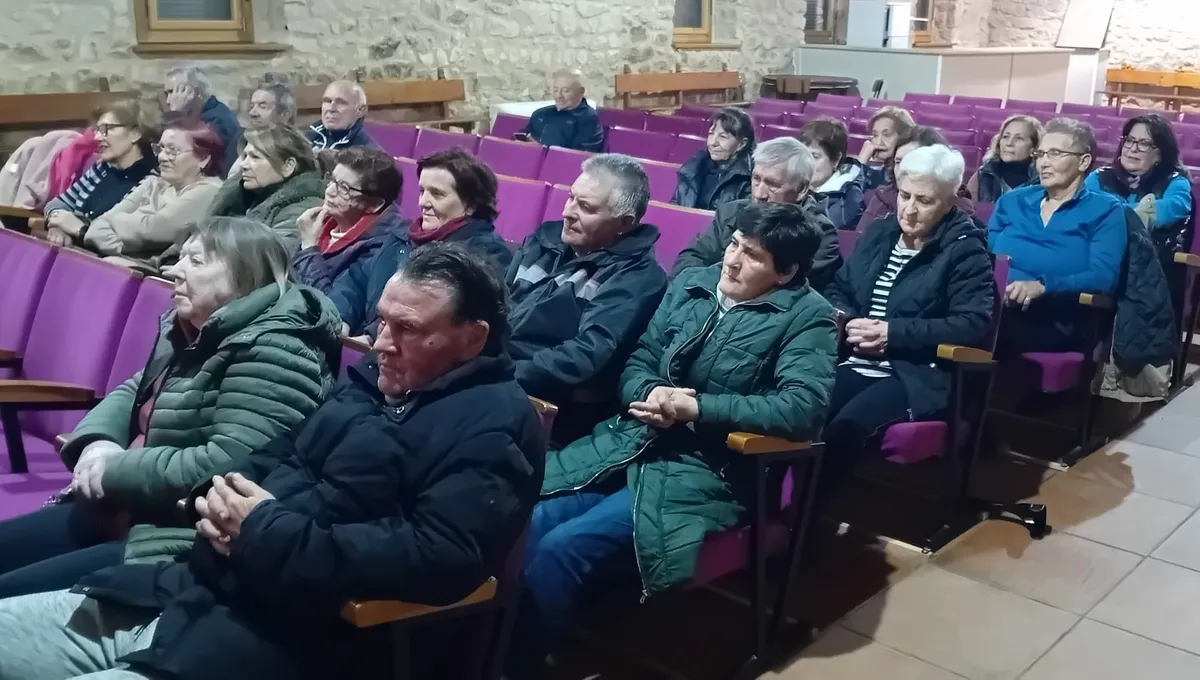 Taller de sensibilización en Cipérez con la obra de teatro 'Si tú me dices ven, no llegues tarde