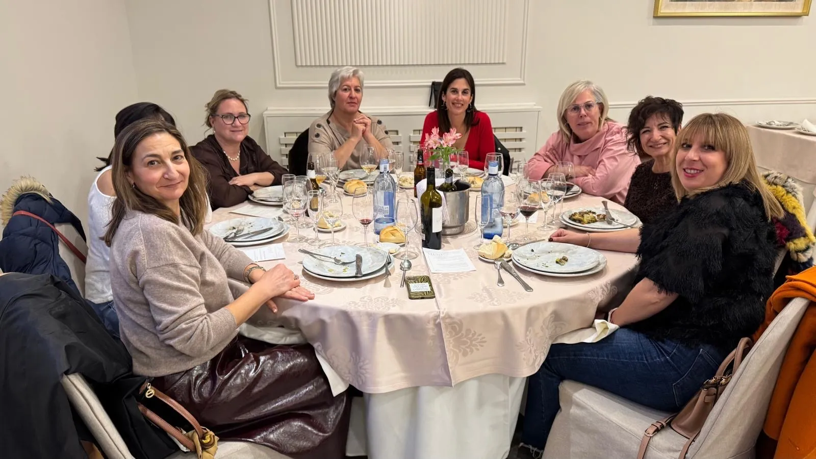 Foto 2 - Una jubilaci&oacute;n entre aplausos: emotiva despedida al doctor Alfonso S&aacute;nchez Escudero