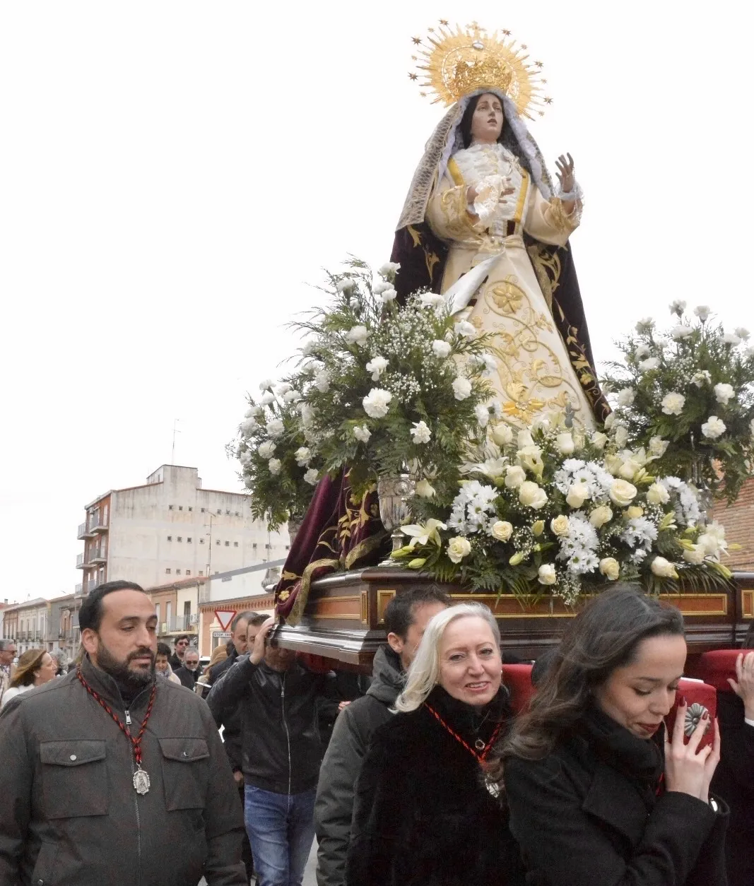 Foto 8 - Devoci&oacute;n y emoci&oacute;n en el d&iacute;a grande de Nuestra Se&ntilde;ora de las L&aacute;grimas