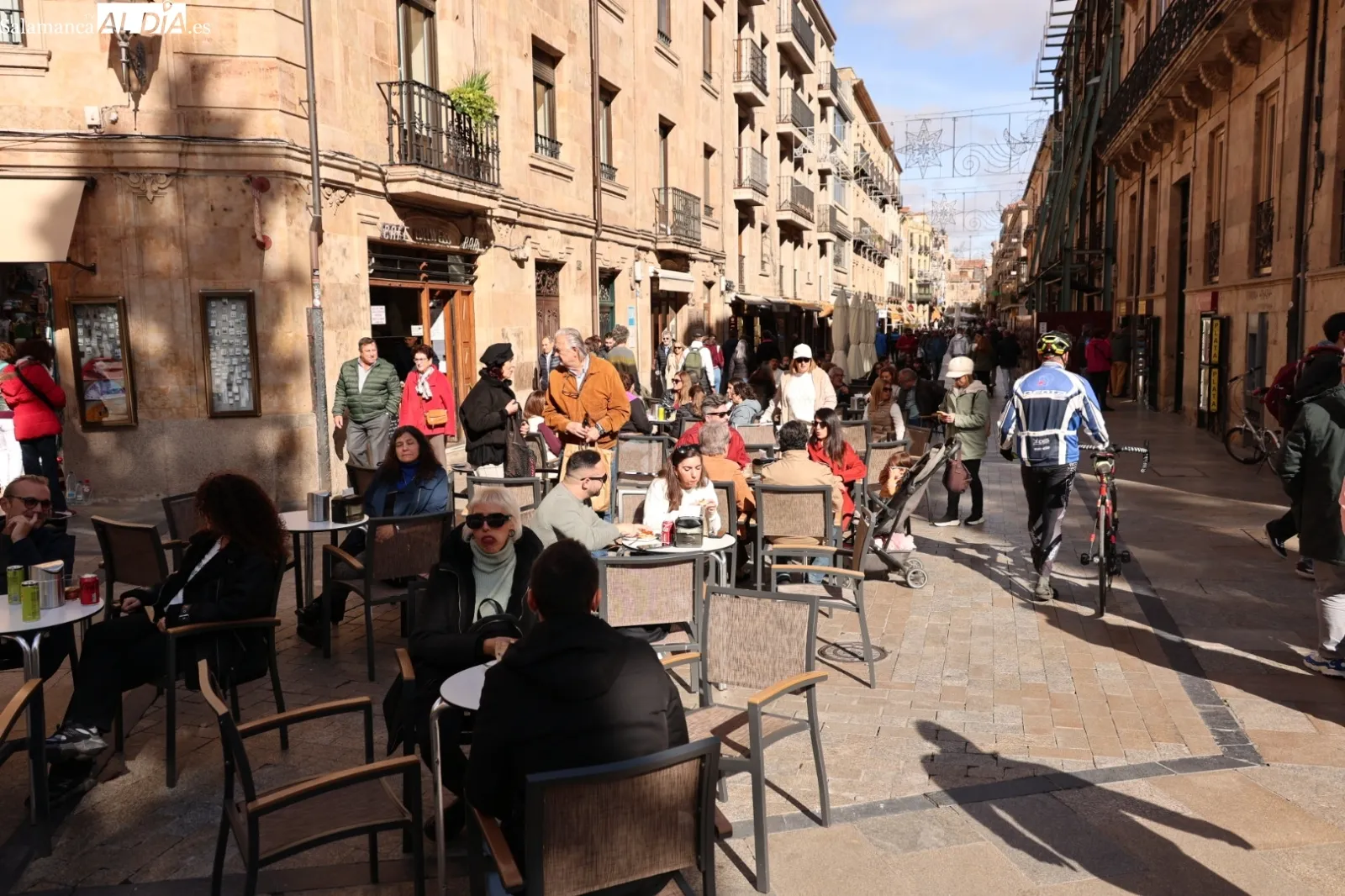 Ambiente el domingo en el centro de Salamanca | Fotos: David Sañudo