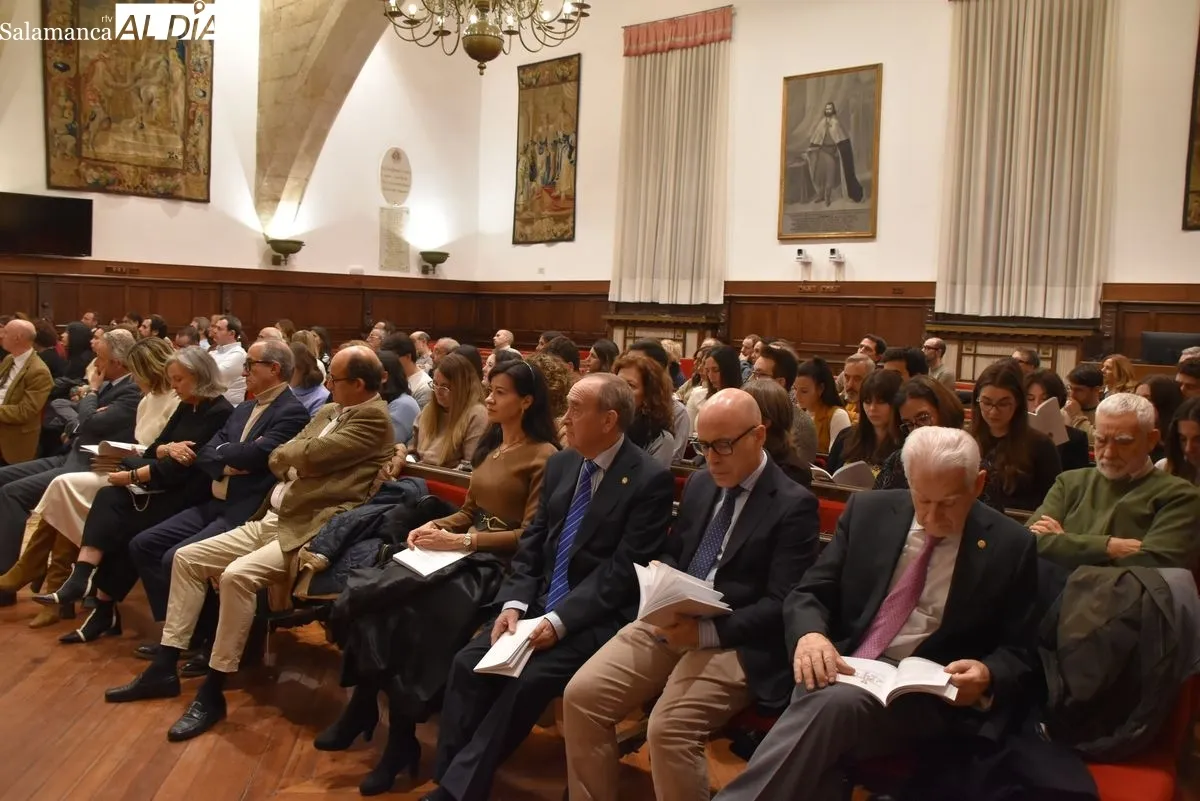 Ceremonia de ingreso de Alberto Orfao en la Real Academia de Medicina de Salamanca. Fotos: Vanesa Martins