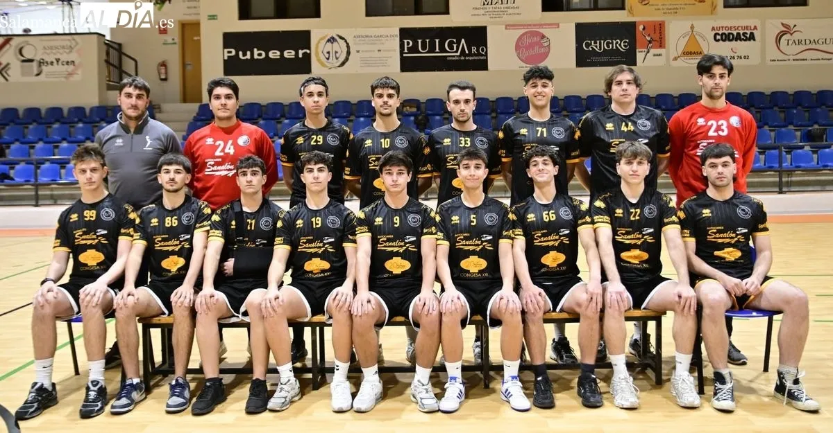 El Balonmano Ciudad de Salamanca exhibe la fortaleza de su proyecto con las fotos oficiales