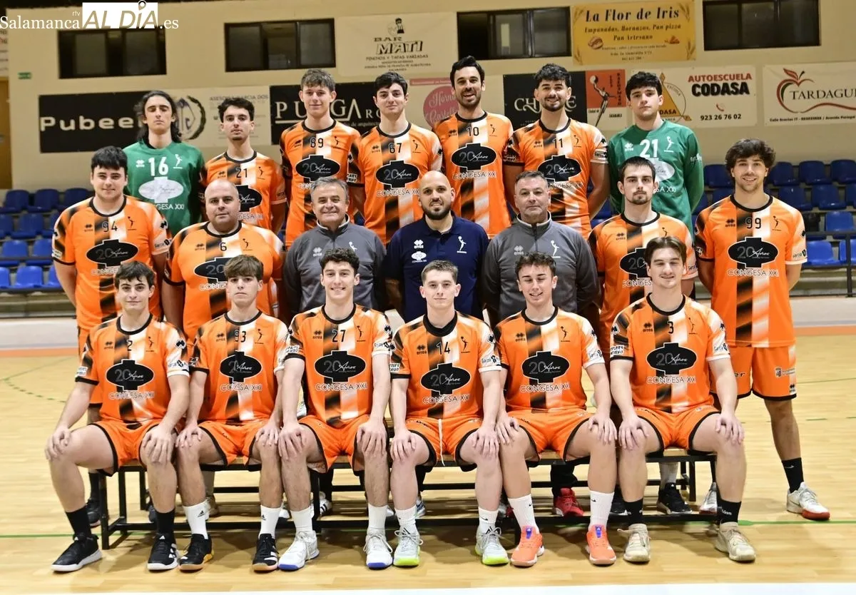 El Balonmano Ciudad de Salamanca exhibe la fortaleza de su proyecto con las fotos oficiales