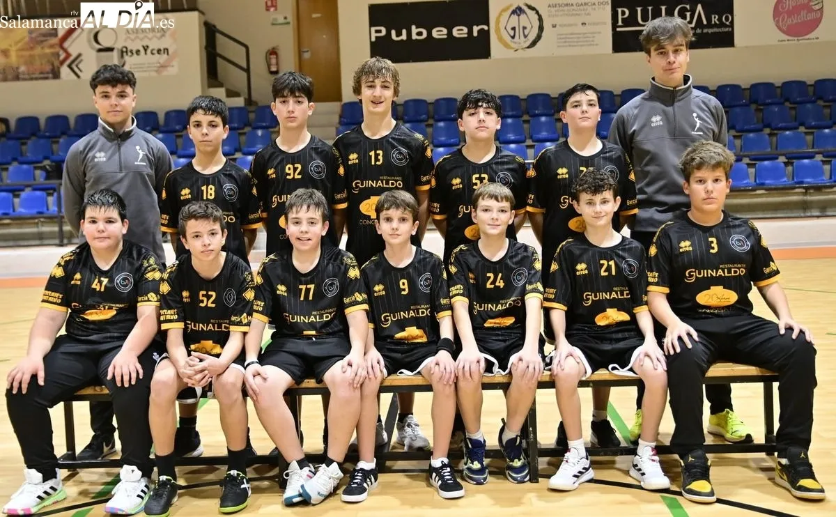 El Balonmano Ciudad de Salamanca exhibe la fortaleza de su proyecto con las fotos oficiales