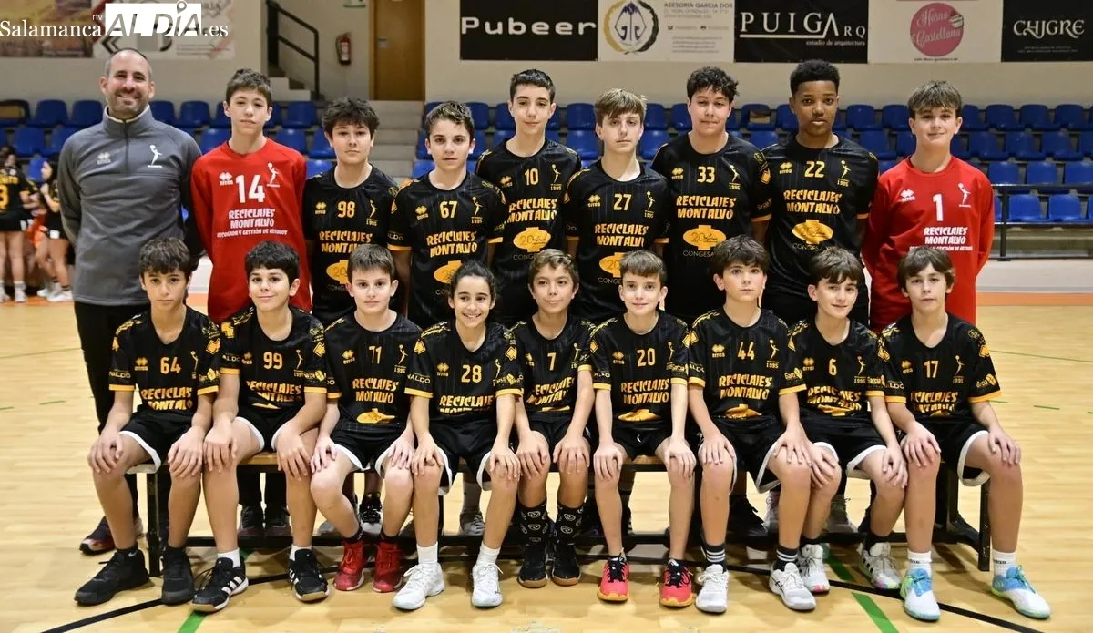 El Balonmano Ciudad de Salamanca exhibe la fortaleza de su proyecto con las fotos oficiales